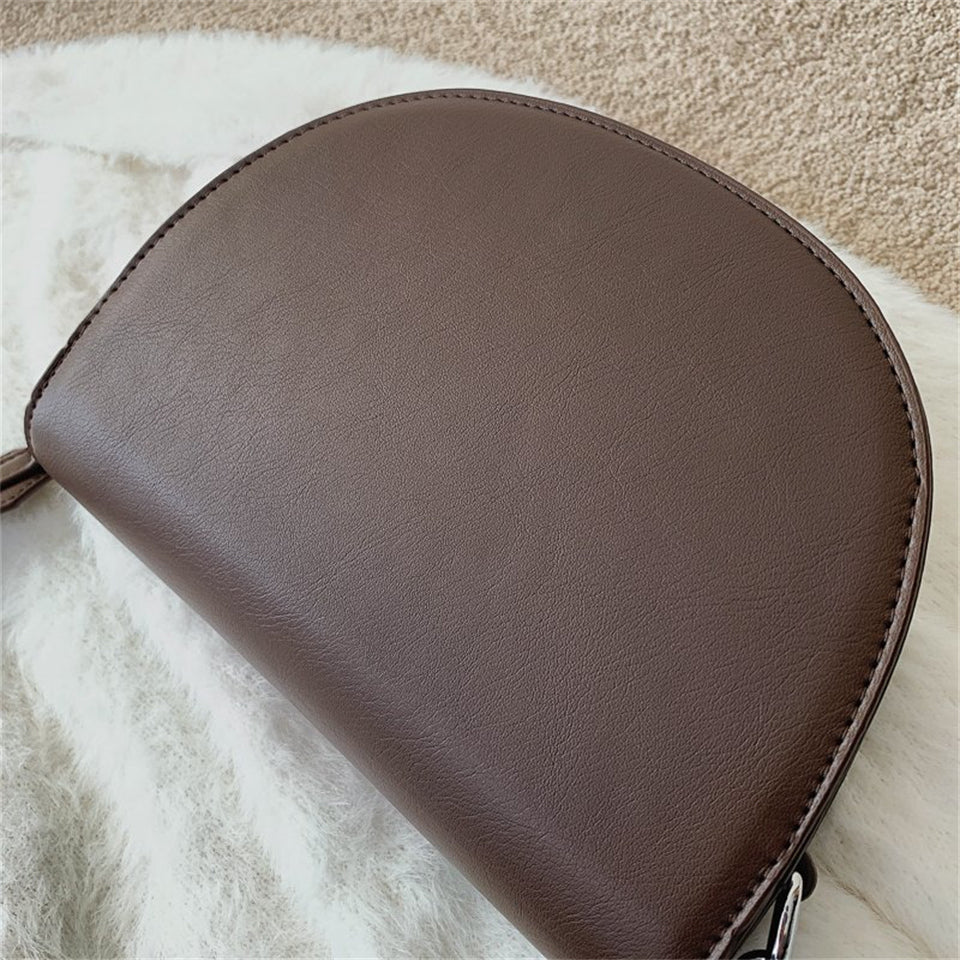 Dámská kožená kabelka v retro stylu