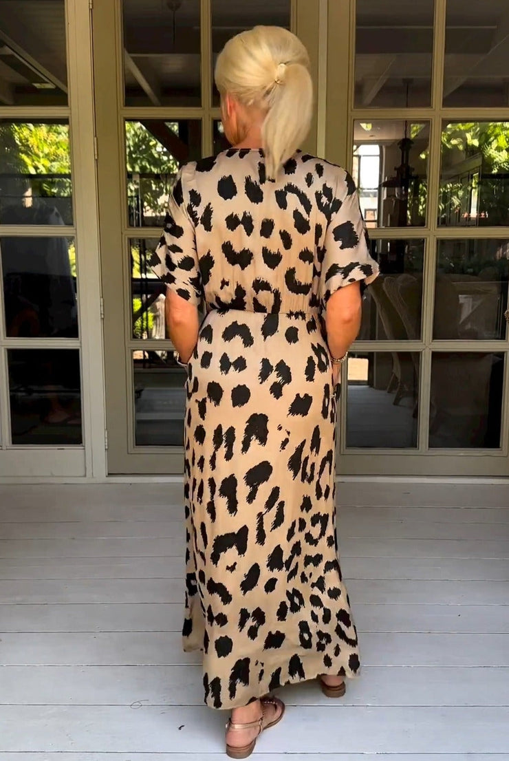 Divoké leopardí maxi šaty s výstřihem do V